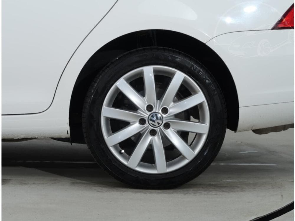 2011 Volkswagen GOLF - 14