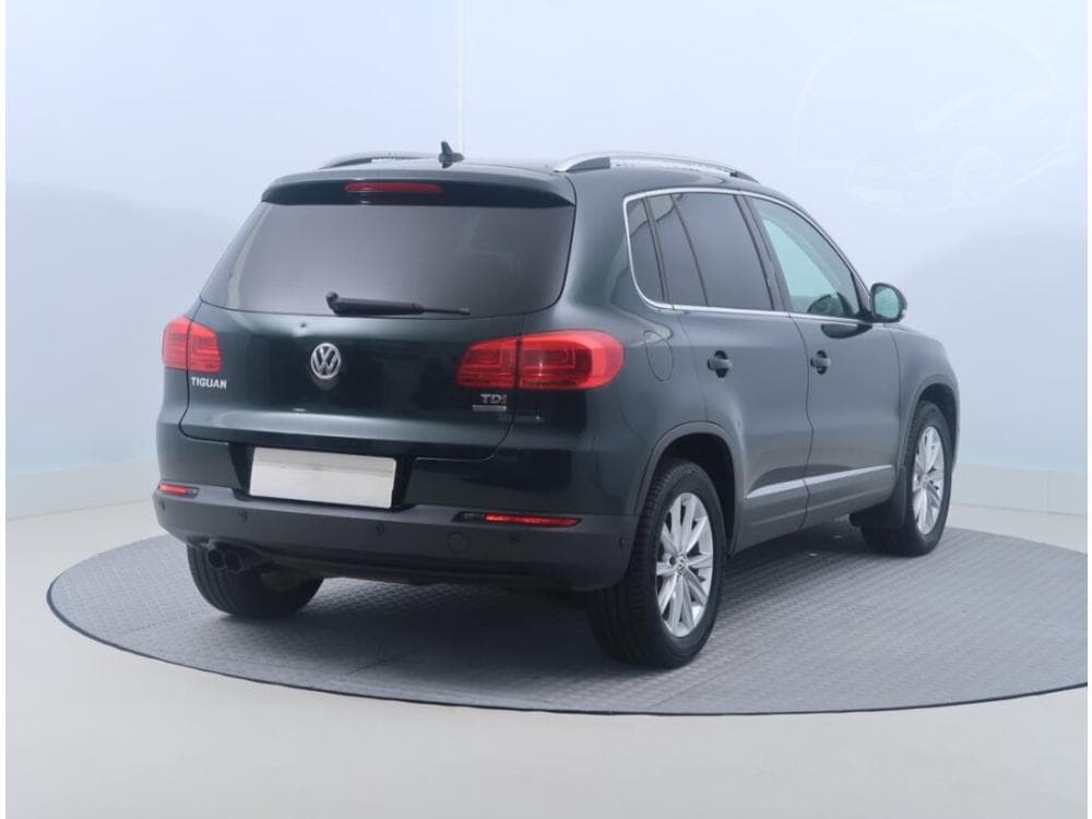 2012 Volkswagen TIGUAN - 9