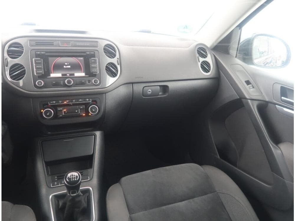 2012 Volkswagen TIGUAN - 15