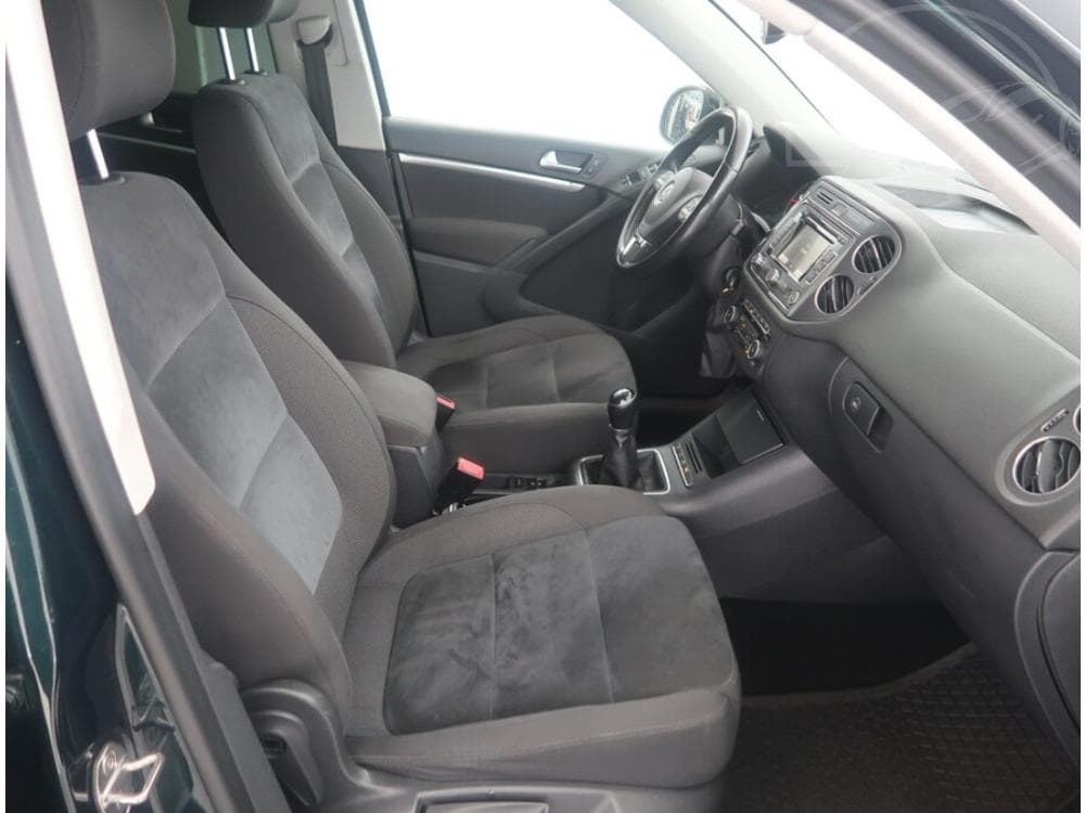 2012 Volkswagen TIGUAN - 17