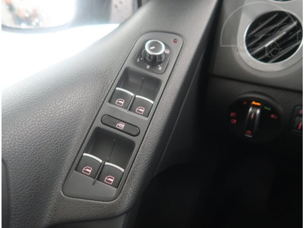 2012 Volkswagen TIGUAN - 27