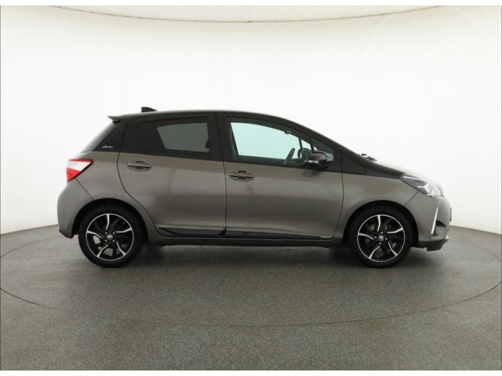 2018 Toyota YARIS - 6