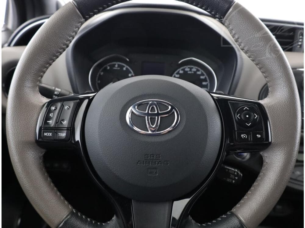 2018 Toyota YARIS - 8