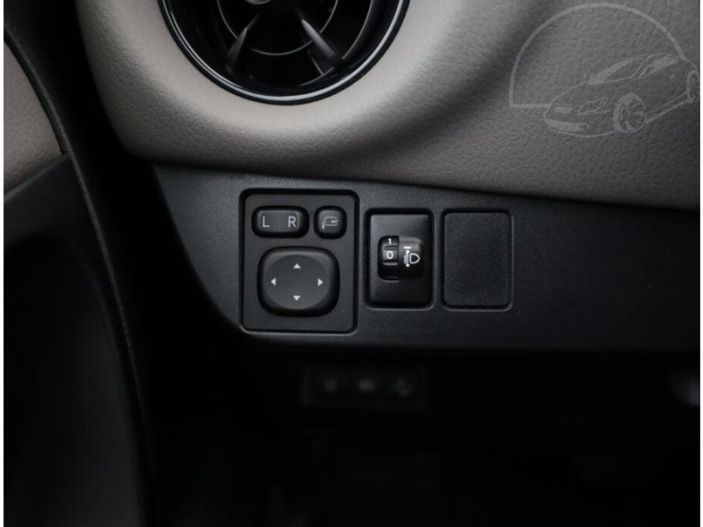 2018 Toyota YARIS - 15