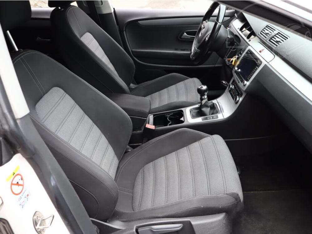 2010 Volkswagen PASSAT - 7