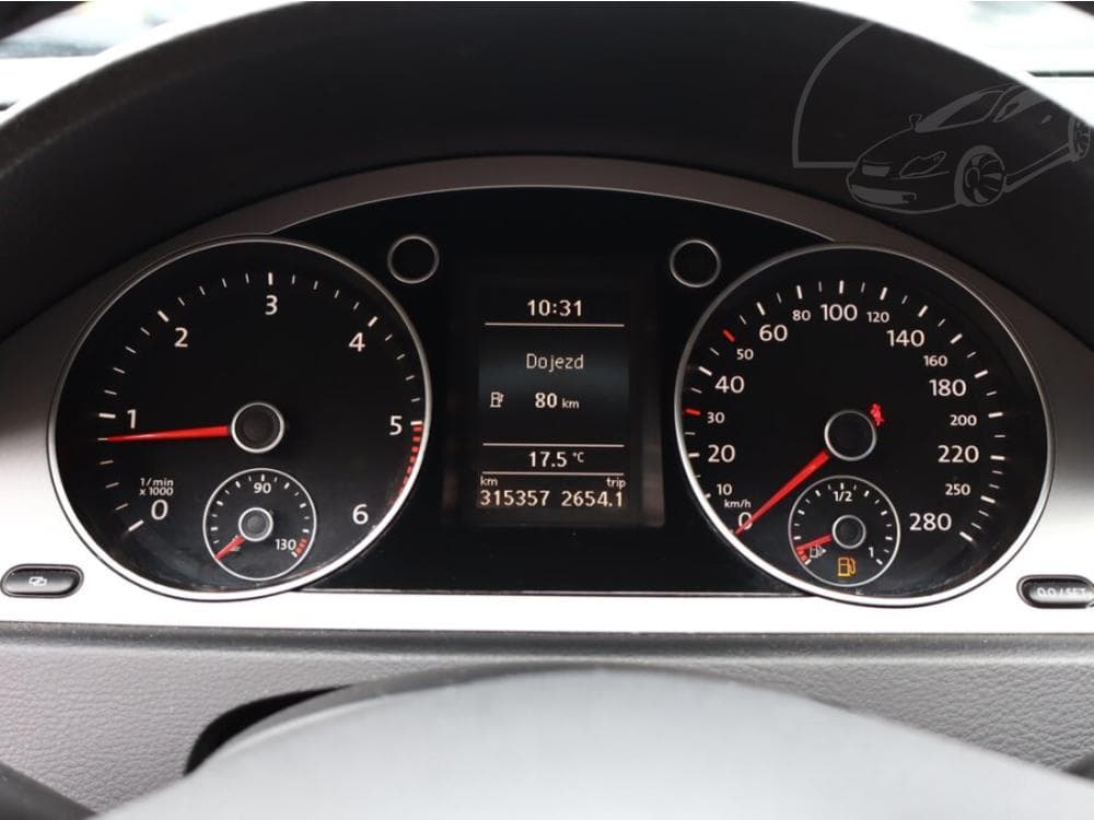 2010 Volkswagen PASSAT - 9