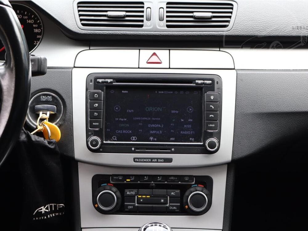 2010 Volkswagen PASSAT - 10