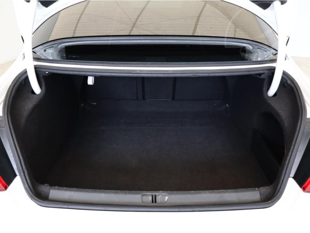 2010 Volkswagen PASSAT - 11