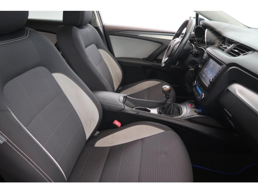 2015 Toyota AVENSIS - 17