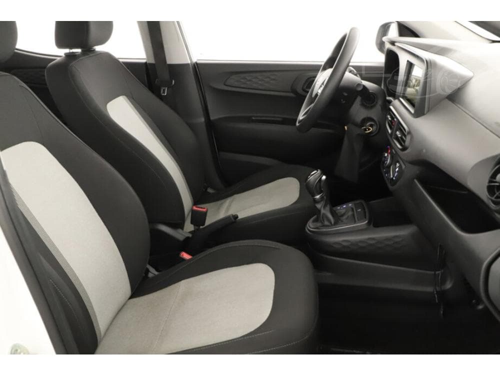2021 Hyundai i10 - 23
