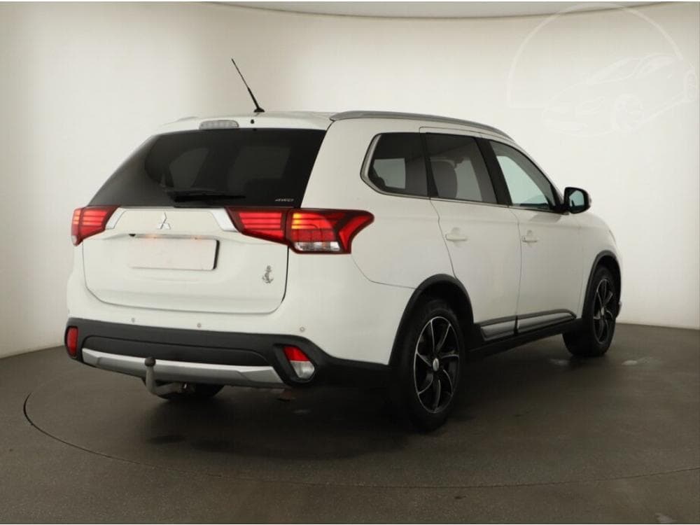 2016 Mitsubishi OUTLANDER - 9