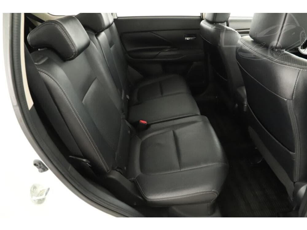 2016 Mitsubishi OUTLANDER - 13