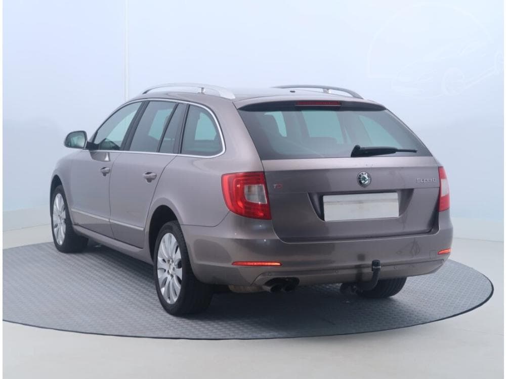 2011 Škoda SUPERB - 7