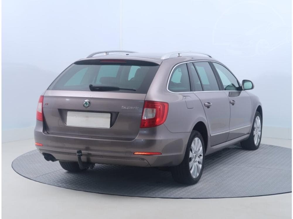 2011 Škoda SUPERB - 9