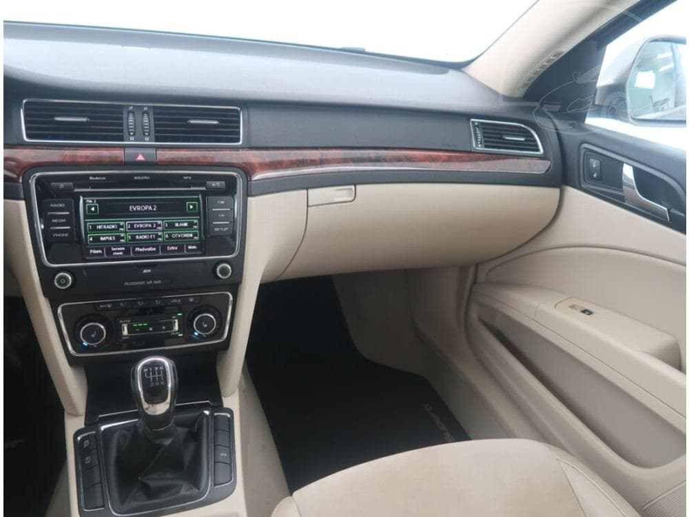 2011 Škoda SUPERB - 15