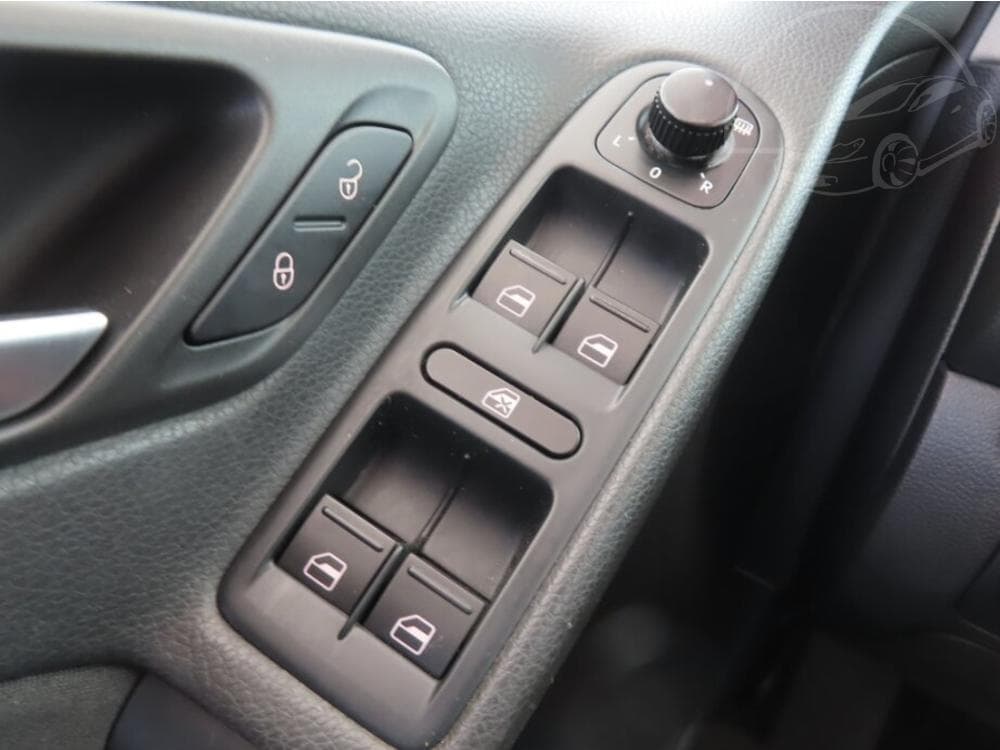 2009 Volkswagen GOLF - 25