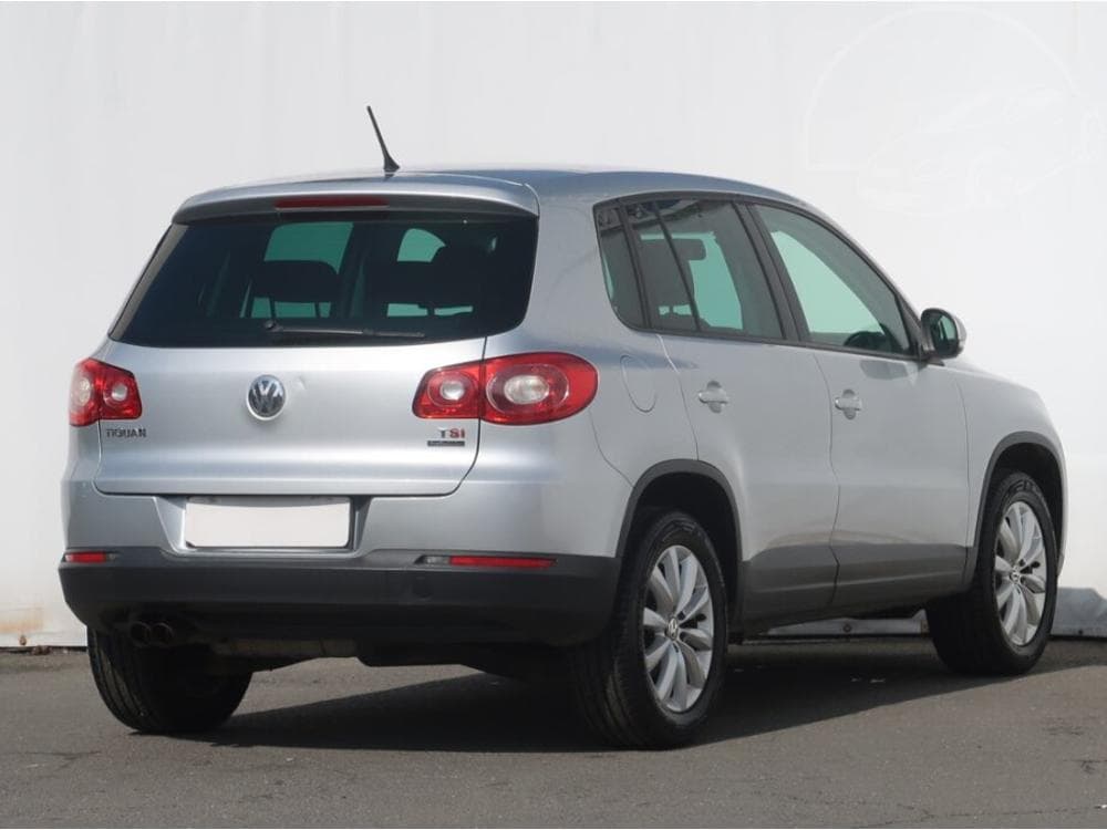 2010 Volkswagen TIGUAN - 9