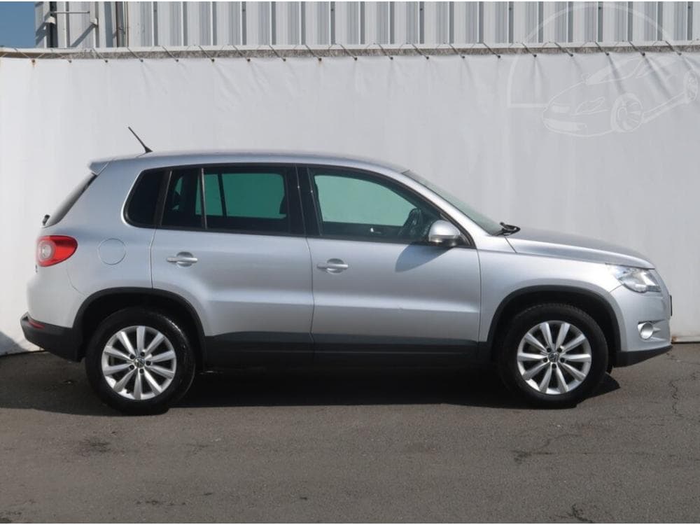 2010 Volkswagen TIGUAN - 11