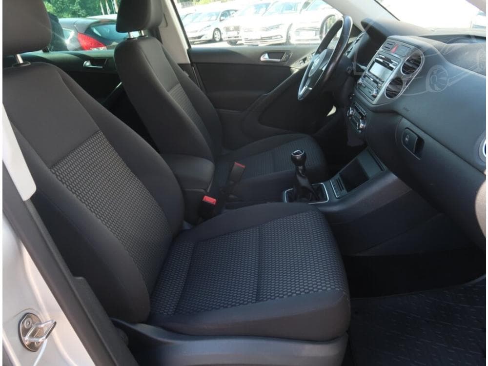 2010 Volkswagen TIGUAN - 17