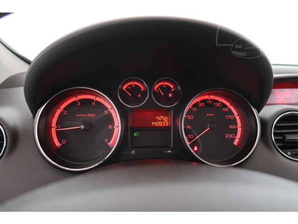 2011 Peugeot 308 - 11