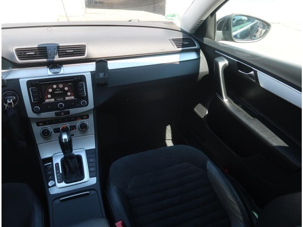2012 Volkswagen PASSAT - 15