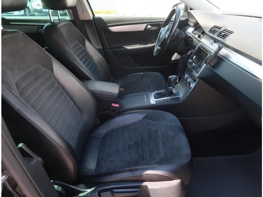 2012 Volkswagen PASSAT - 17