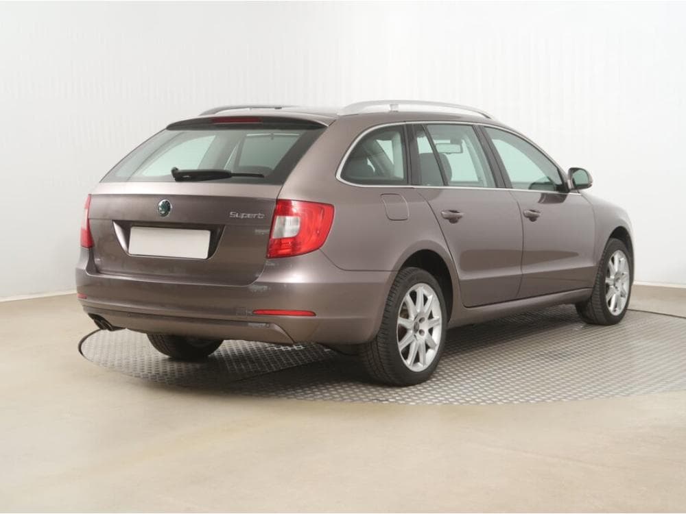 2010 Škoda SUPERB - 9