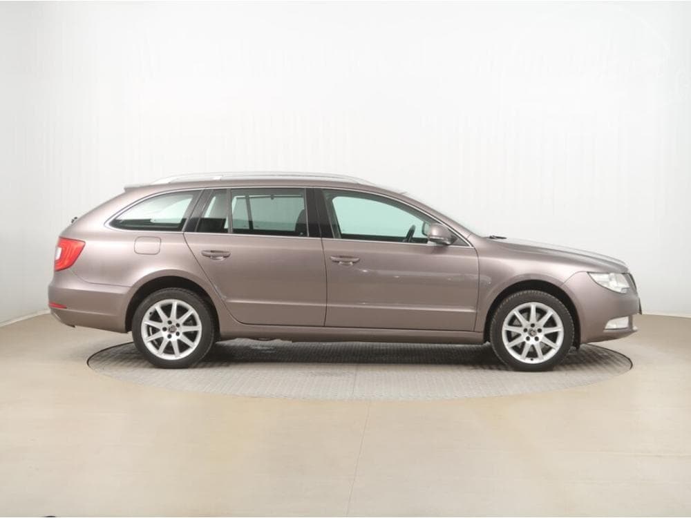 2010 Škoda SUPERB - 11