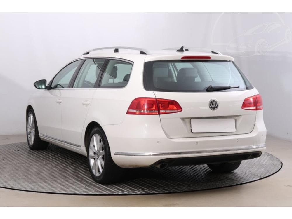 2011 Volkswagen PASSAT - 7