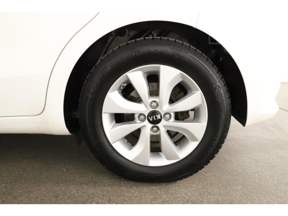 2017 Kia RIO - 21