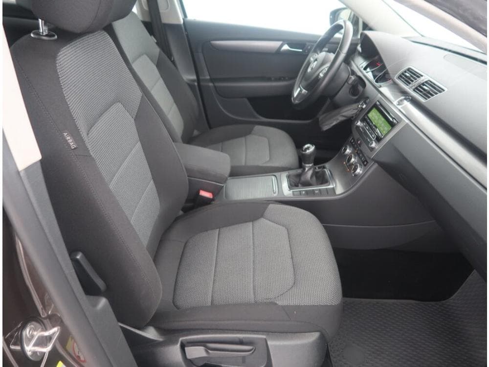 2013 Volkswagen PASSAT - 13