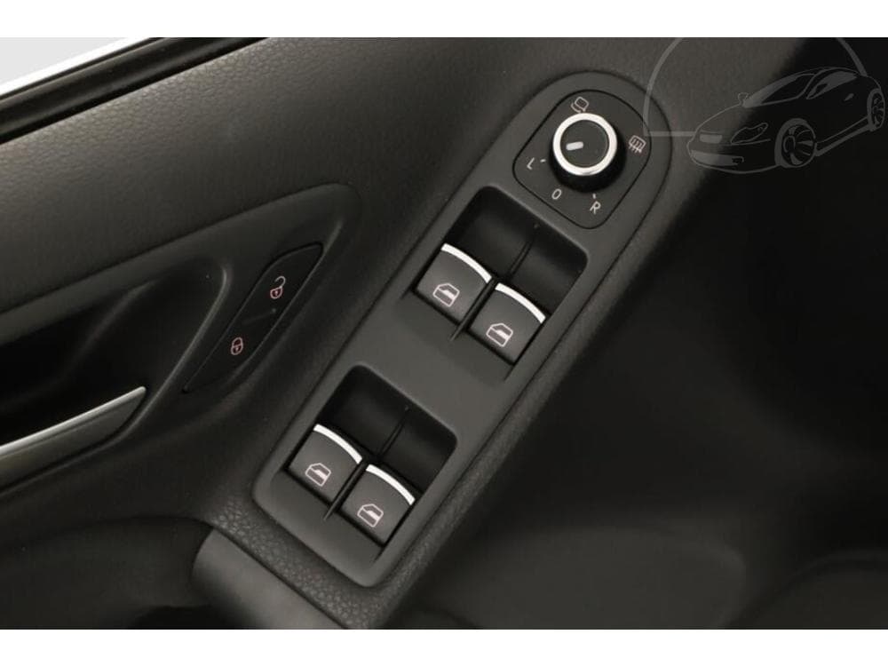 2011 Volkswagen GOLF - 25