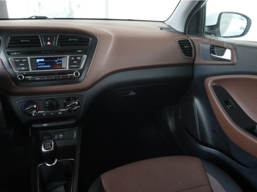 2016 Hyundai i20 - 11