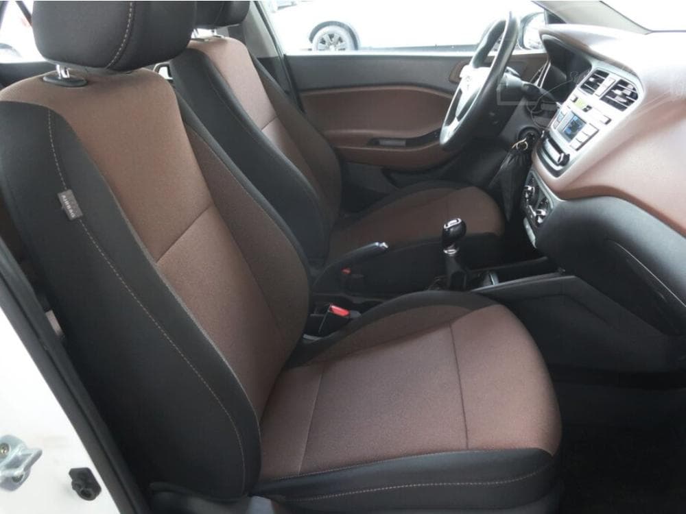 2016 Hyundai i20 - 13
