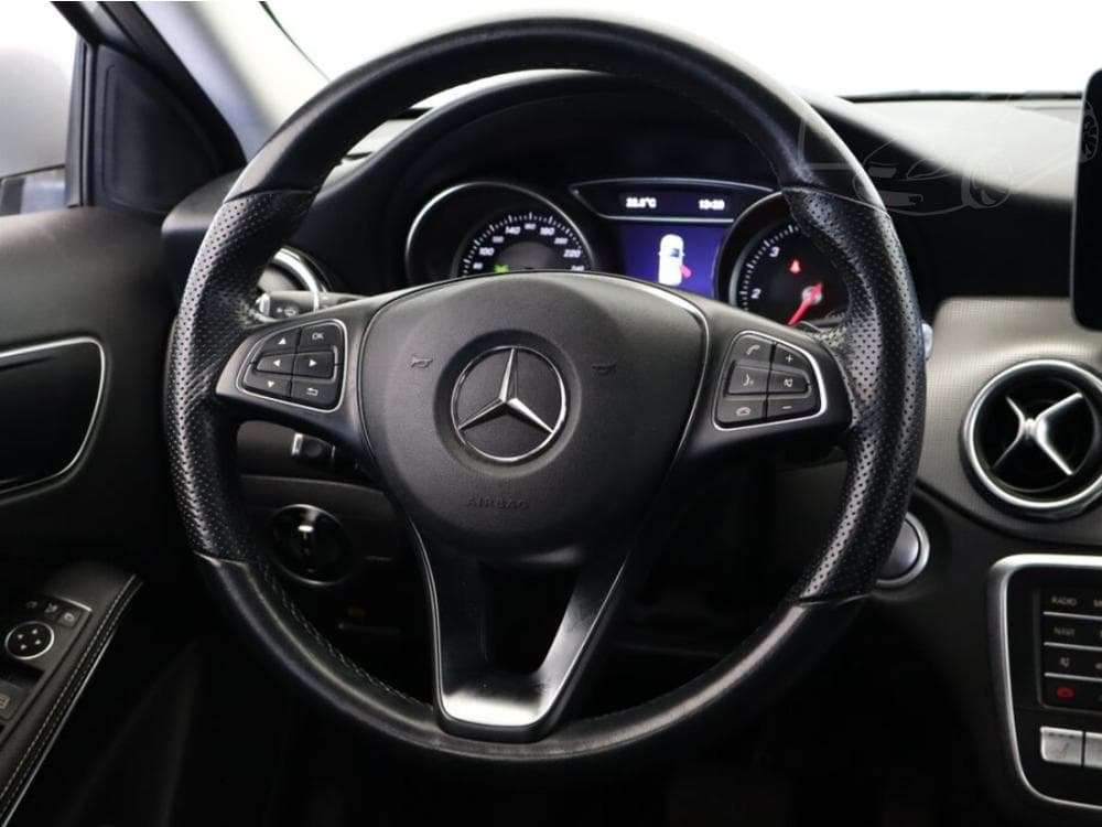 2018 Mercedes-Benz GLA - 14