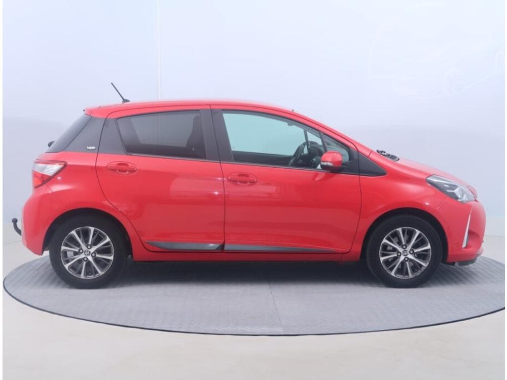 2019 Toyota YARIS - 6