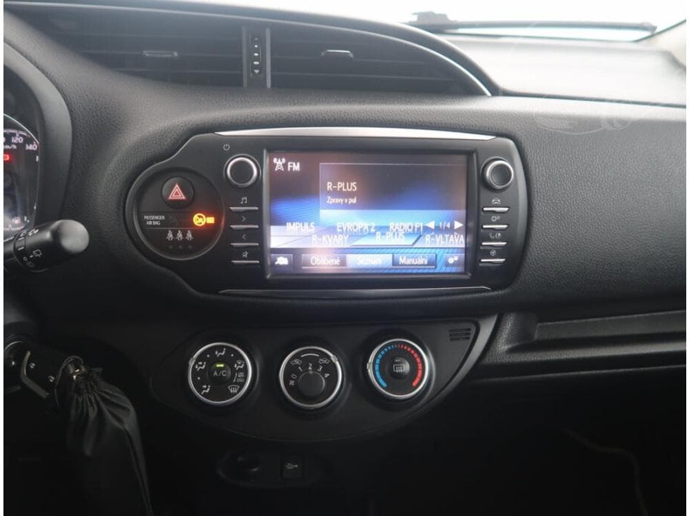 2019 Toyota YARIS - 12