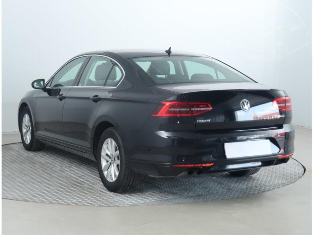 2016 Volkswagen PASSAT - 4