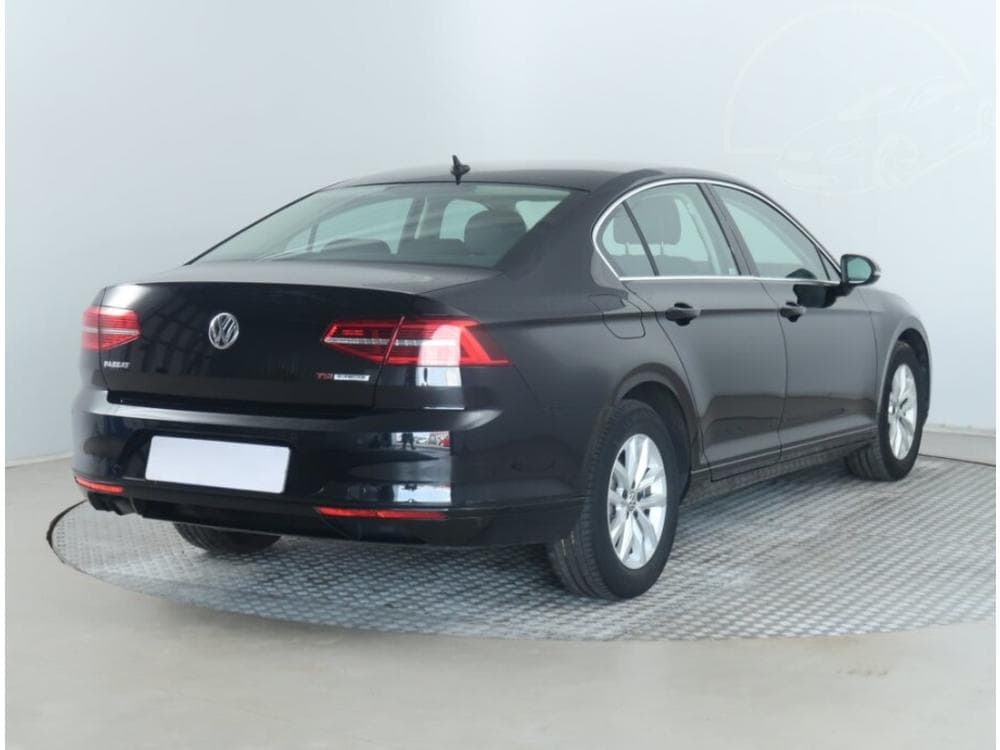 2016 Volkswagen PASSAT - 5