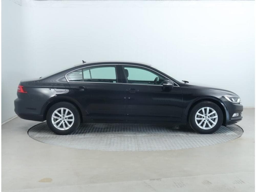 2016 Volkswagen PASSAT - 6
