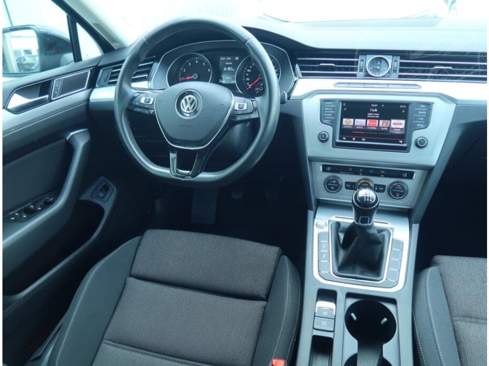 2016 Volkswagen PASSAT - 7
