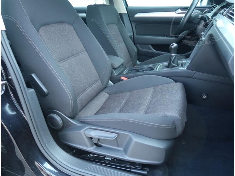 2016 Volkswagen PASSAT - 9