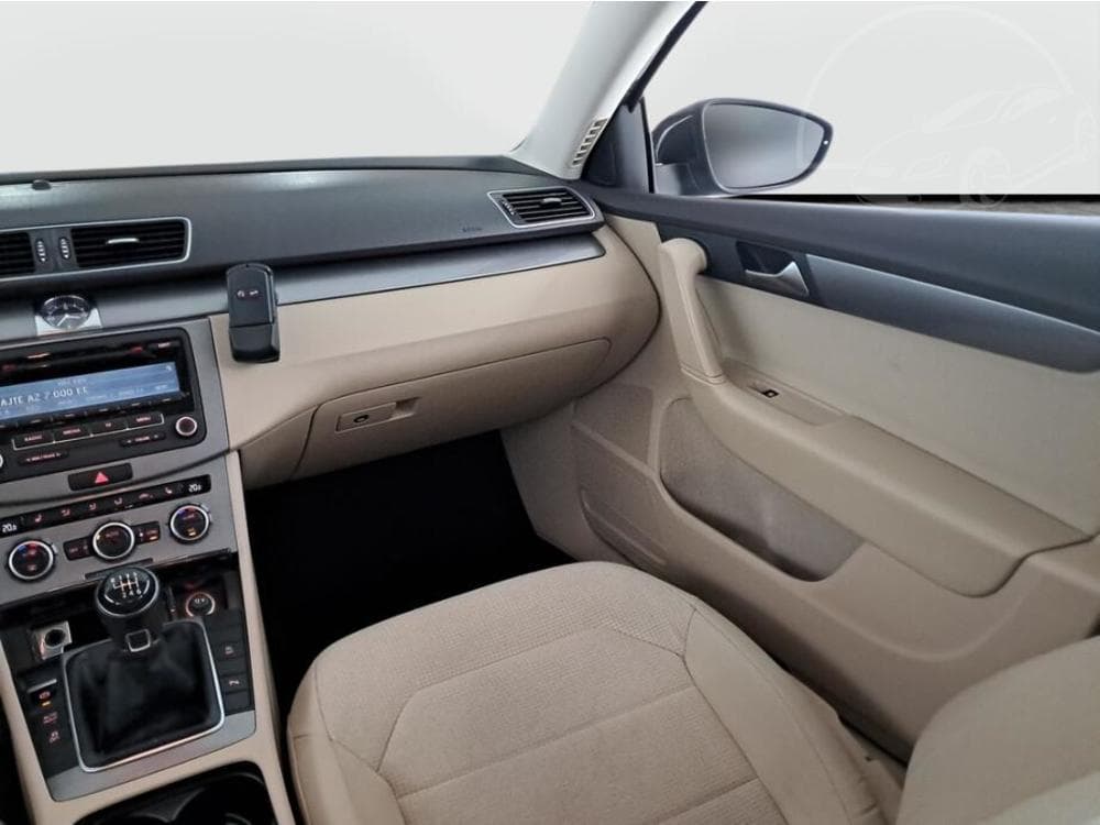 2013 Volkswagen PASSAT - 8
