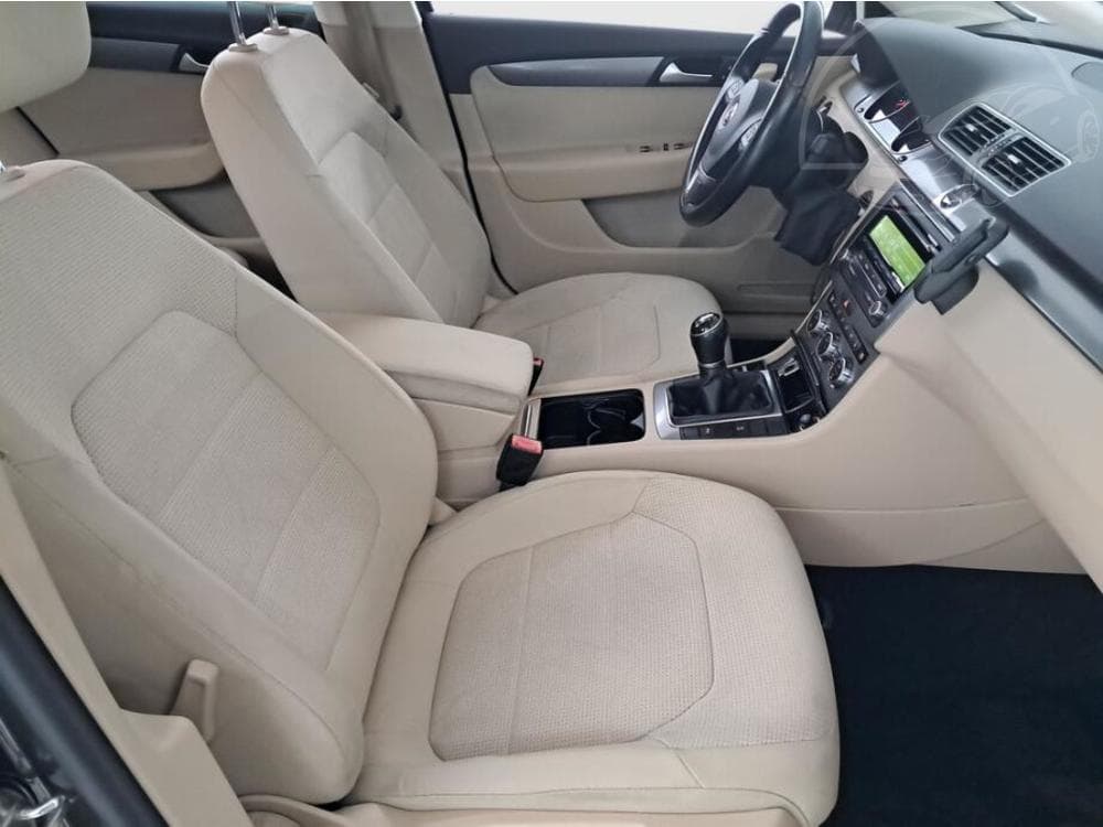 2013 Volkswagen PASSAT - 9