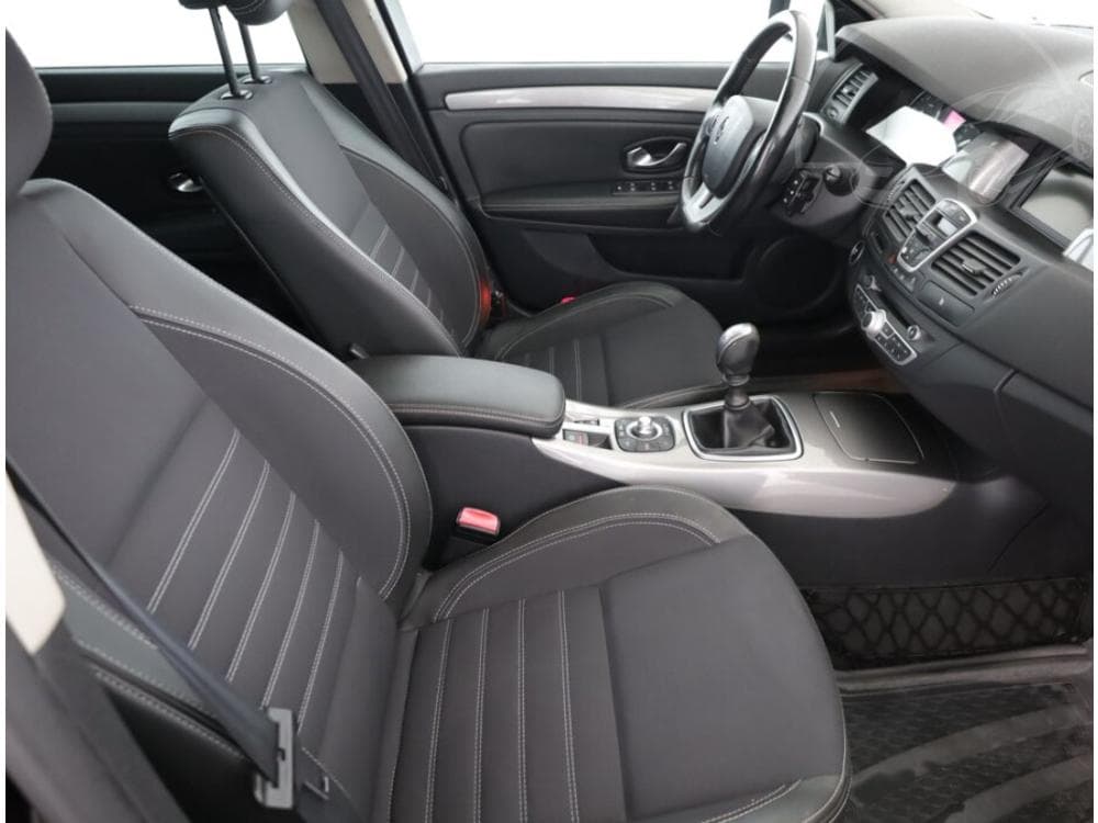 2011 Renault LAGUNA - 7