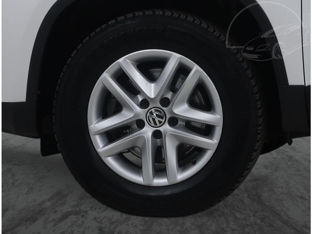 2011 Volkswagen TIGUAN - 12