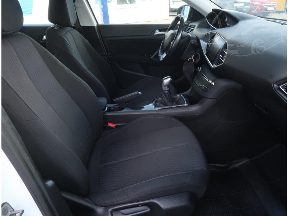 2017 Peugeot 308 - 9