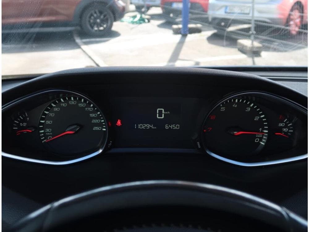 2017 Peugeot 308 - 11