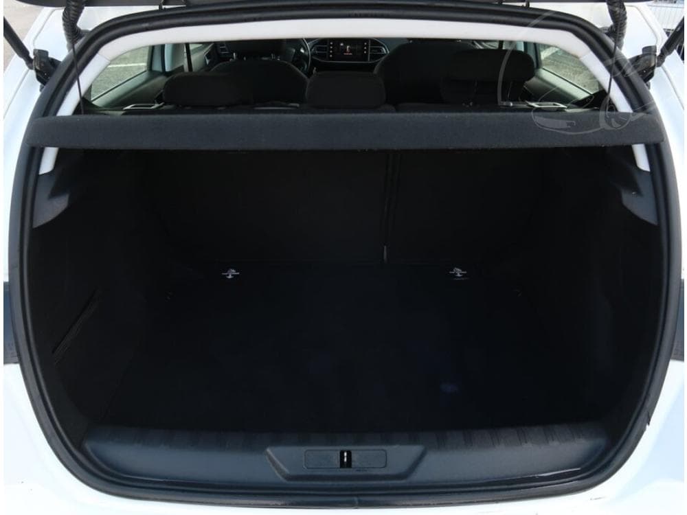 2017 Peugeot 308 - 14