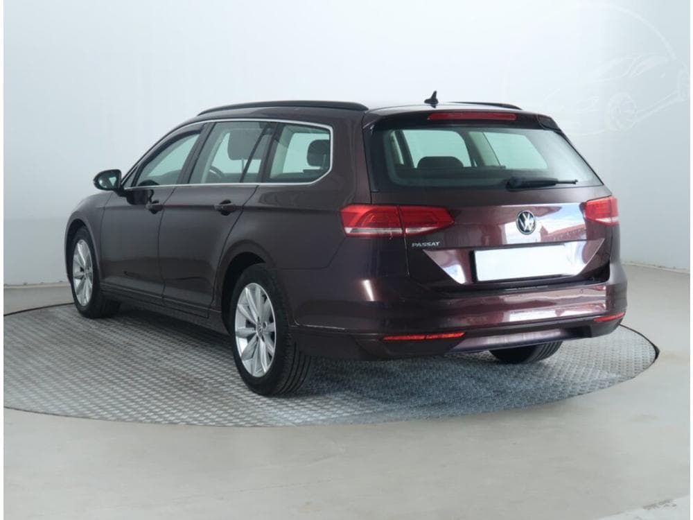 2018 Volkswagen PASSAT - 4